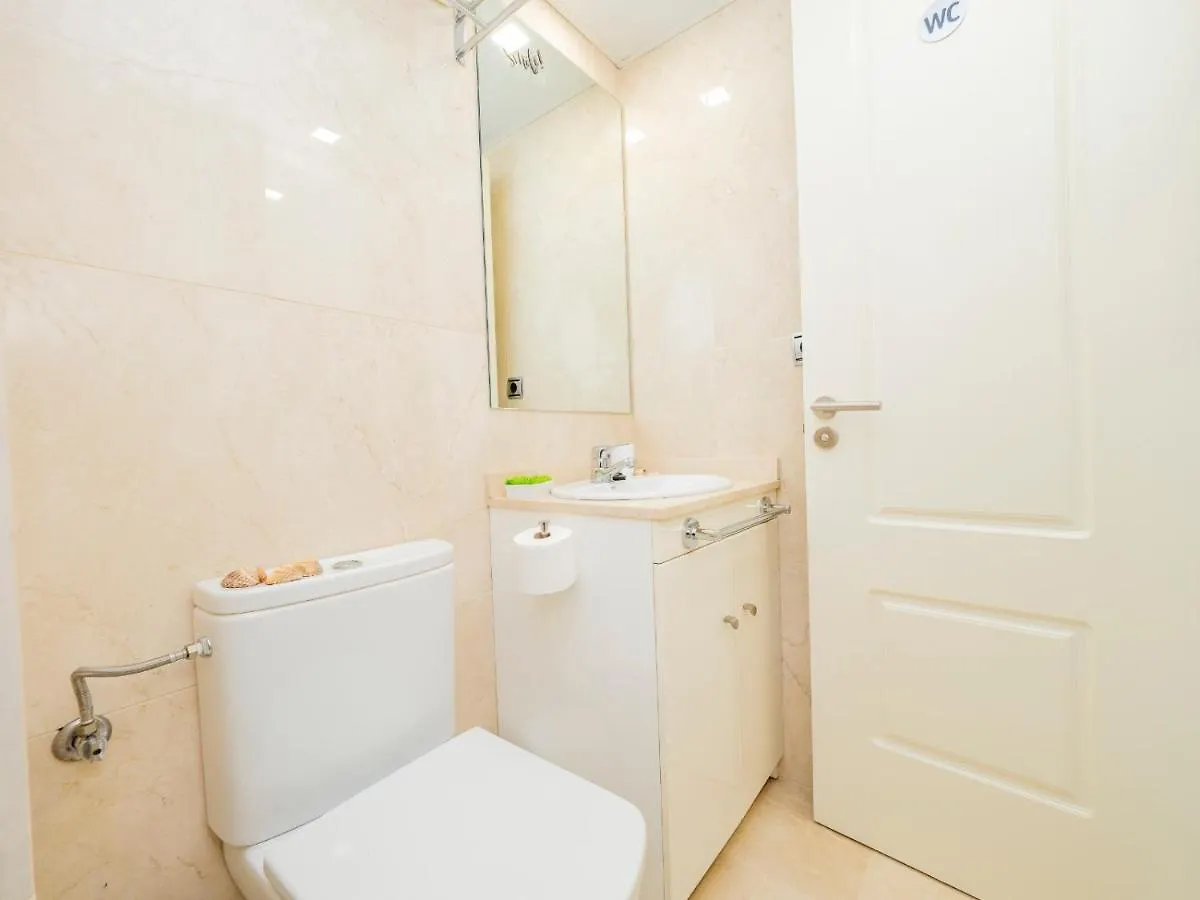 Funny Friendly Fish Holiday Apartments 贝纳尔马德纳 0*,